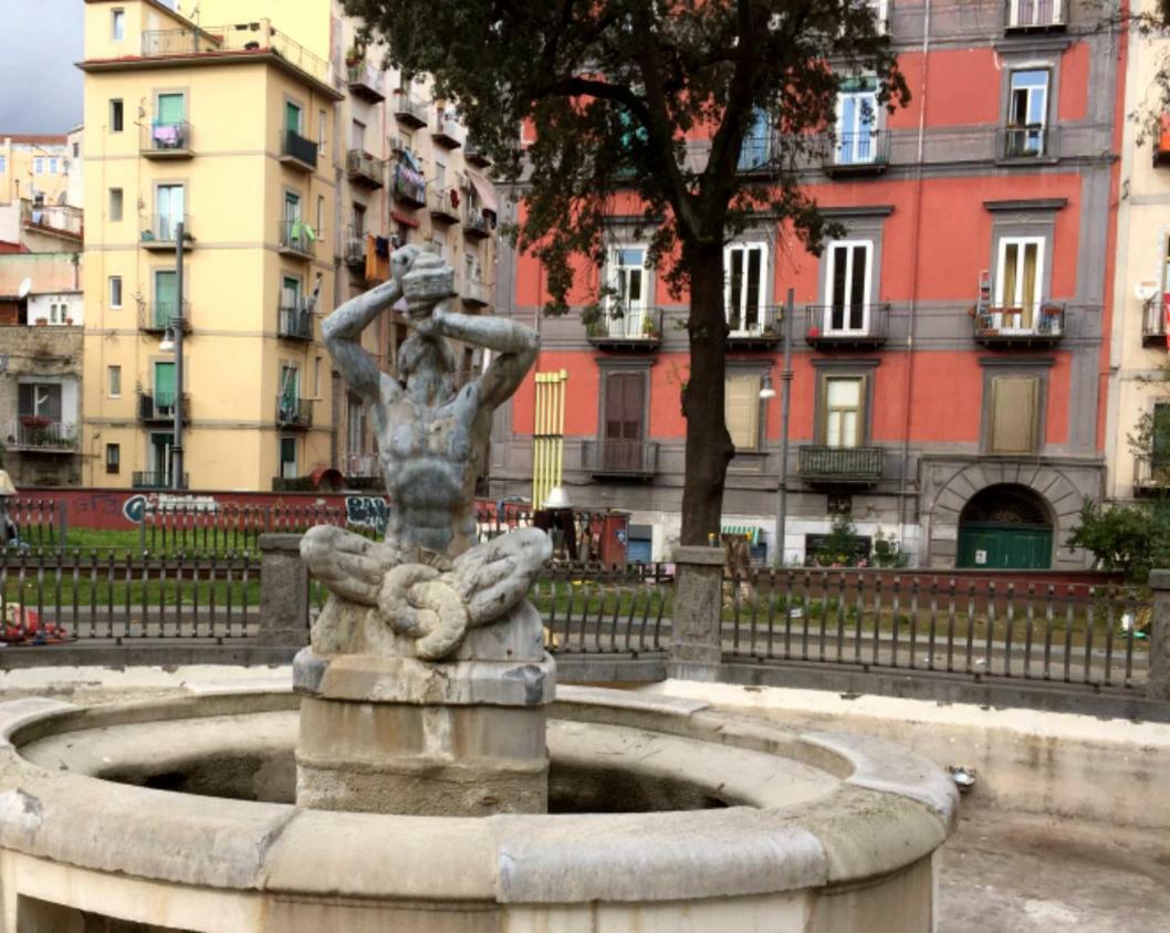 Triton * Naples